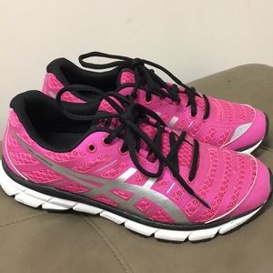 ASICS gel-zaraca like new size 8